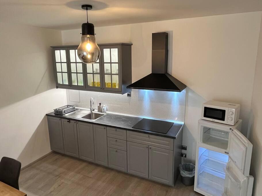 Modern Apartment • Garden • Near The City Center Praag Buitenkant foto