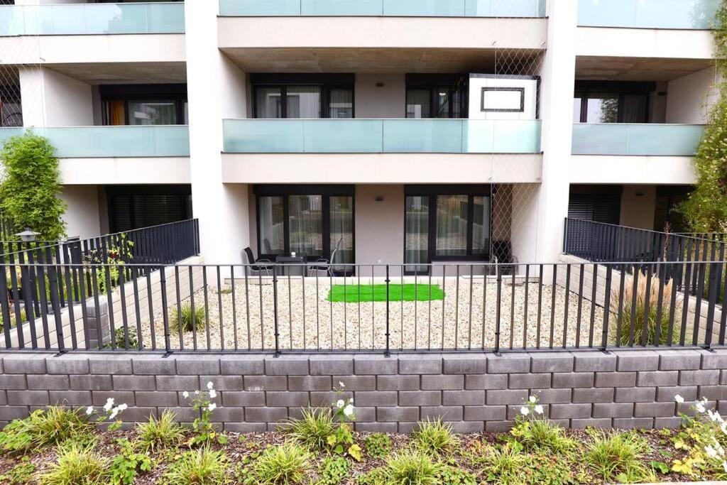 Modern Apartment • Garden • Near The City Center Praag Buitenkant foto